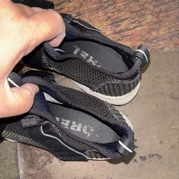 Sorel Kinetic Sneak Shoes Women 8 Black Slip On Strap Low Top Sneakers Logo - Picture 7 of 11